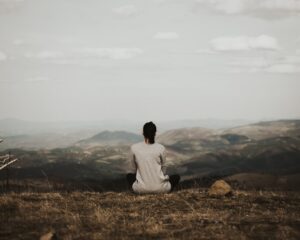 Photo Meditating executive